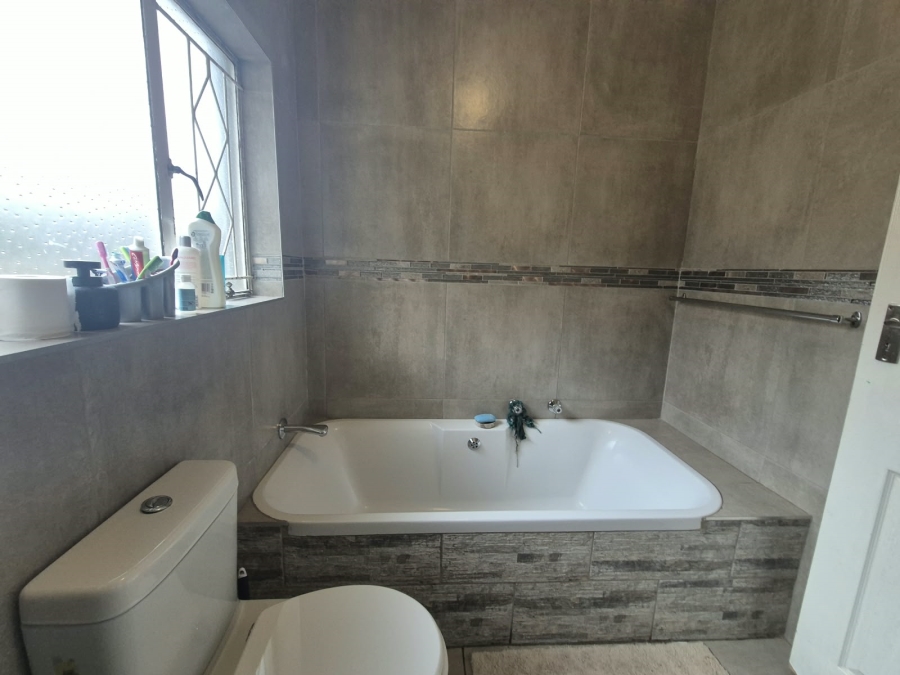 3 Bedroom Property for Sale in Mulbarton Gauteng