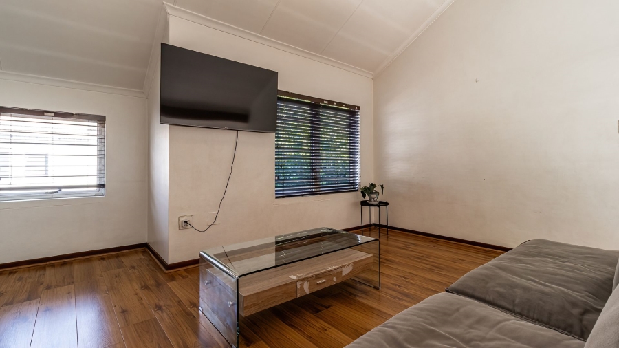 2 Bedroom Property for Sale in Sunninghill Gauteng