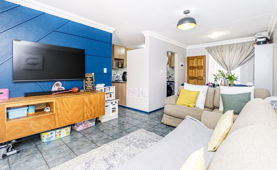 2 Bedroom Property for Sale in Die Hoewes Gauteng