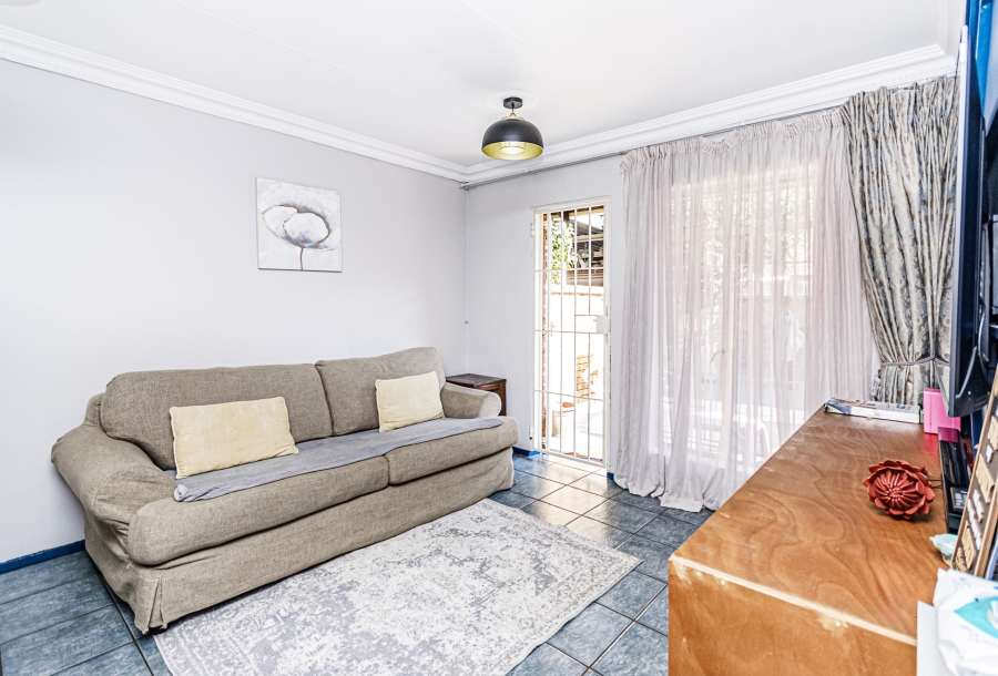 2 Bedroom Property for Sale in Die Hoewes Gauteng