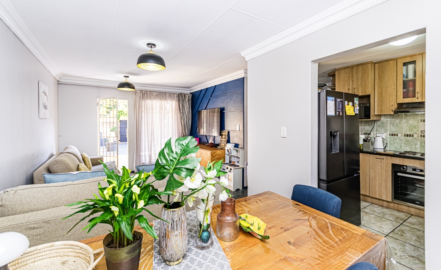 2 Bedroom Property for Sale in Die Hoewes Gauteng