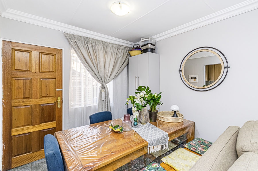 2 Bedroom Property for Sale in Die Hoewes Gauteng