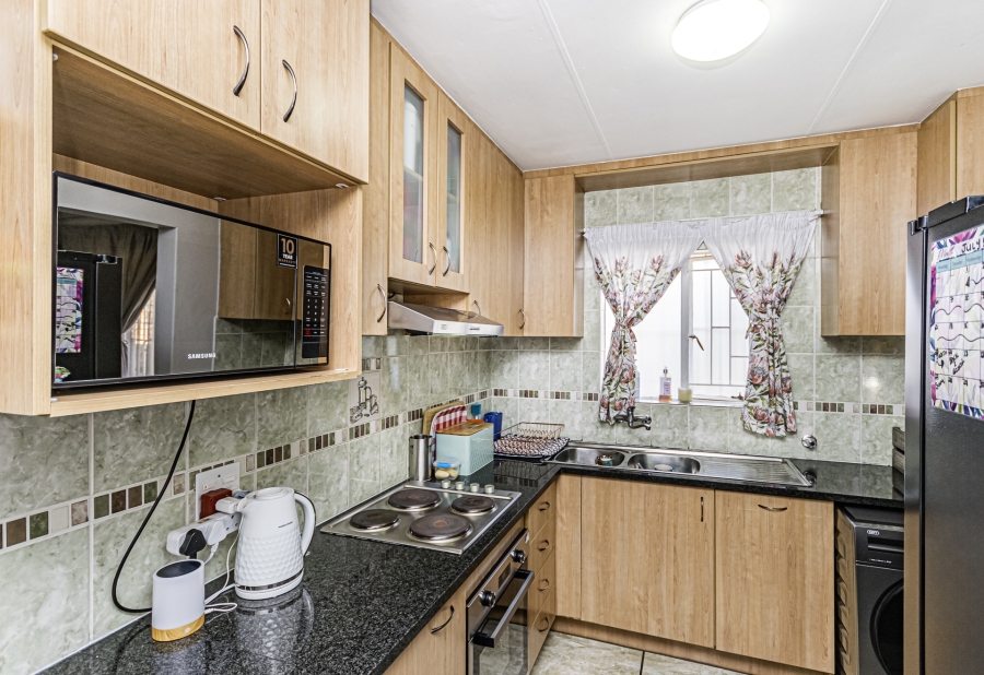 2 Bedroom Property for Sale in Die Hoewes Gauteng