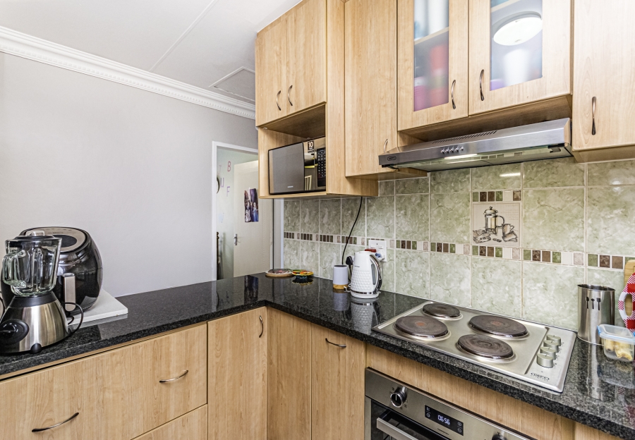 2 Bedroom Property for Sale in Die Hoewes Gauteng