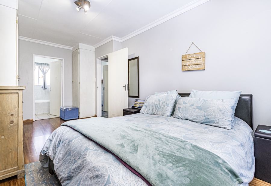 2 Bedroom Property for Sale in Die Hoewes Gauteng