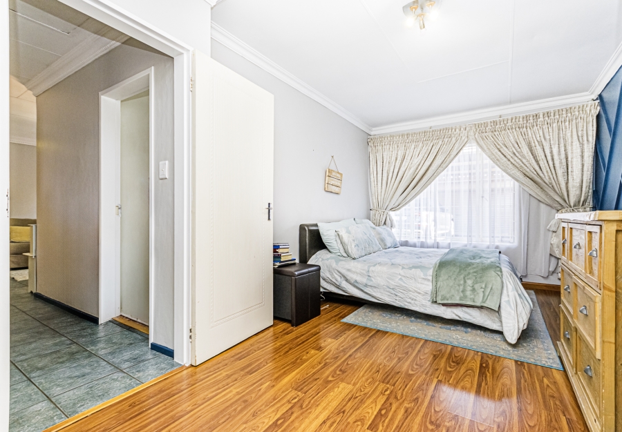 2 Bedroom Property for Sale in Die Hoewes Gauteng