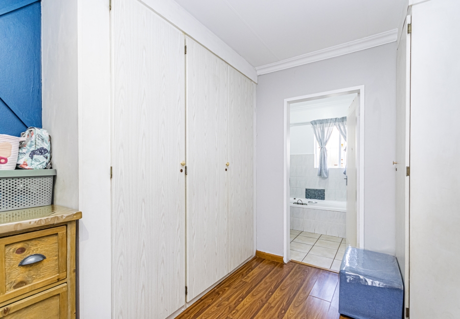 2 Bedroom Property for Sale in Die Hoewes Gauteng