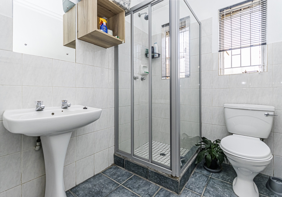 2 Bedroom Property for Sale in Die Hoewes Gauteng