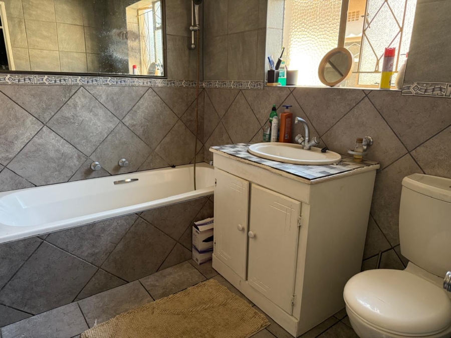 3 Bedroom Property for Sale in Flora Gardens Gauteng
