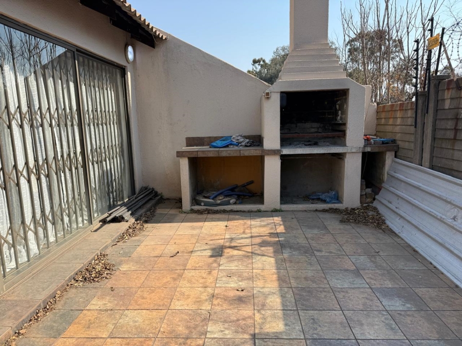 3 Bedroom Property for Sale in Flora Gardens Gauteng