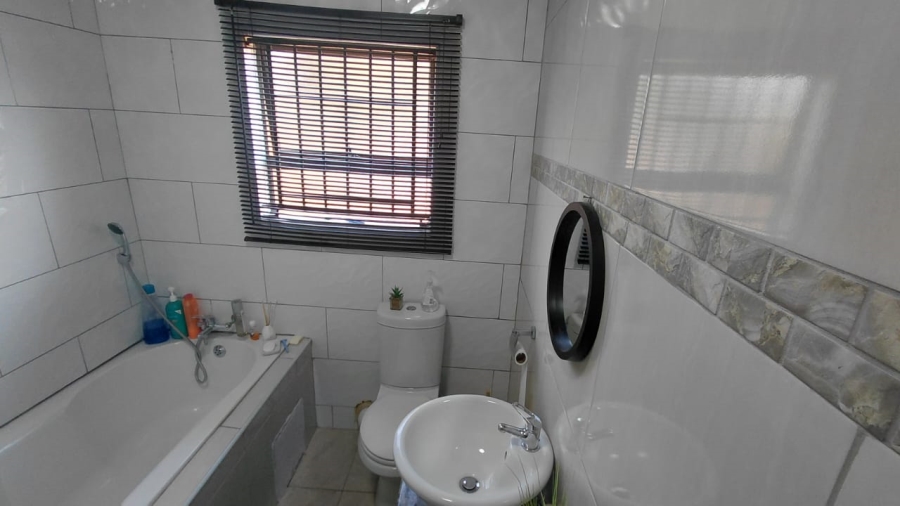 To Let 3 Bedroom Property for Rent in Ferryvale Gauteng