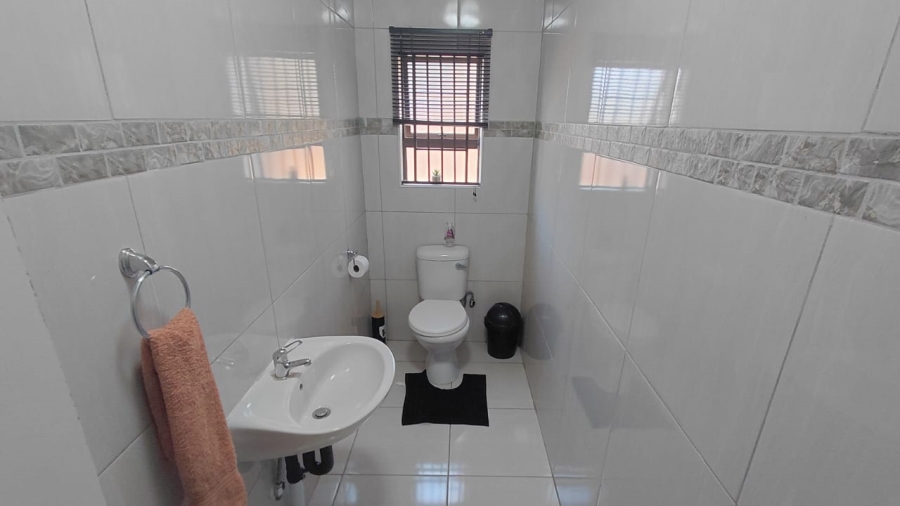 To Let 3 Bedroom Property for Rent in Ferryvale Gauteng