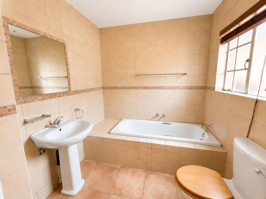 2 Bedroom Property for Sale in Goedeburg Gauteng