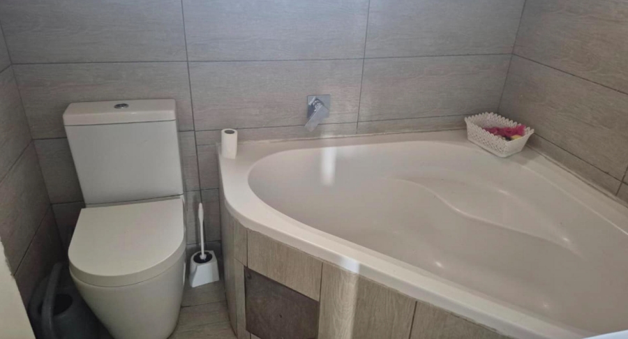 2 Bedroom Property for Sale in Cloverdene Gauteng