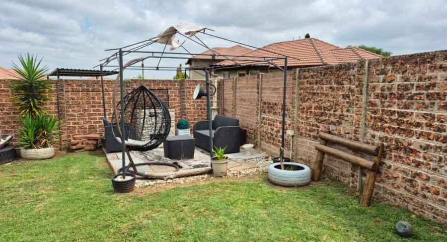 2 Bedroom Property for Sale in Cloverdene Gauteng
