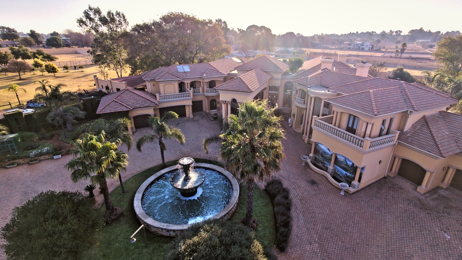 6 Bedroom Property for Sale in Benoni Small Farms Gauteng