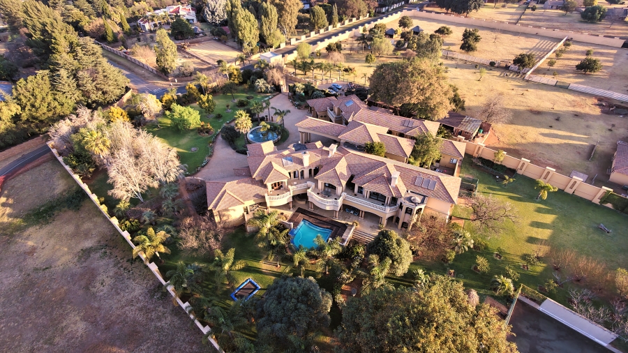 6 Bedroom Property for Sale in Benoni Small Farms Gauteng