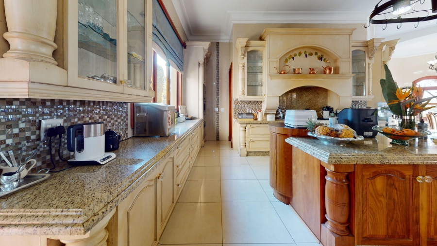 6 Bedroom Property for Sale in Benoni Small Farms Gauteng