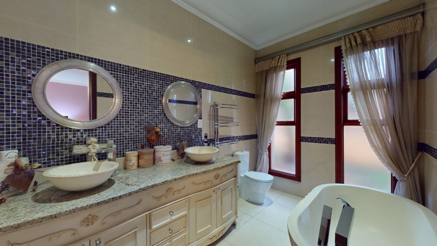 6 Bedroom Property for Sale in Benoni Small Farms Gauteng