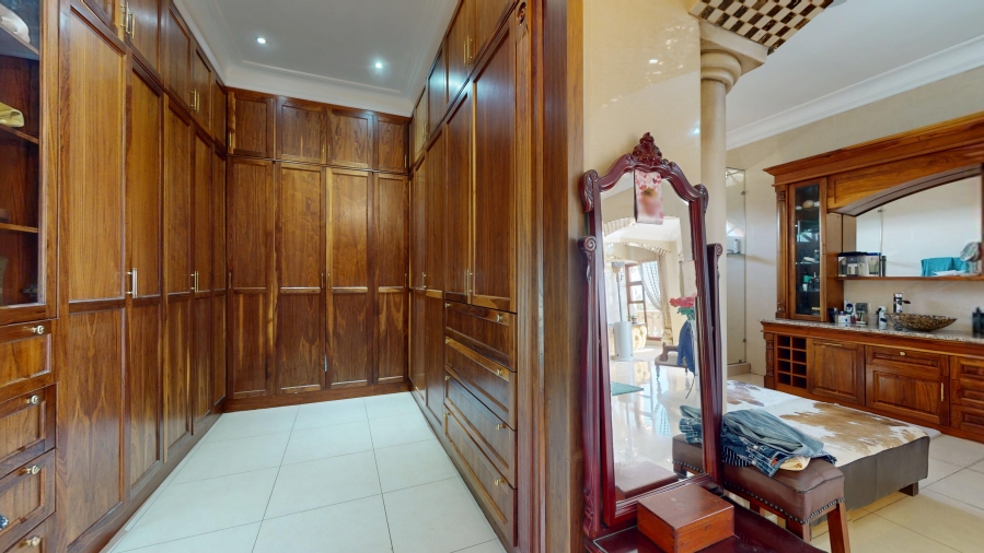 6 Bedroom Property for Sale in Benoni Small Farms Gauteng