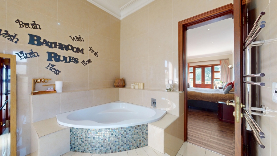 6 Bedroom Property for Sale in Benoni Small Farms Gauteng