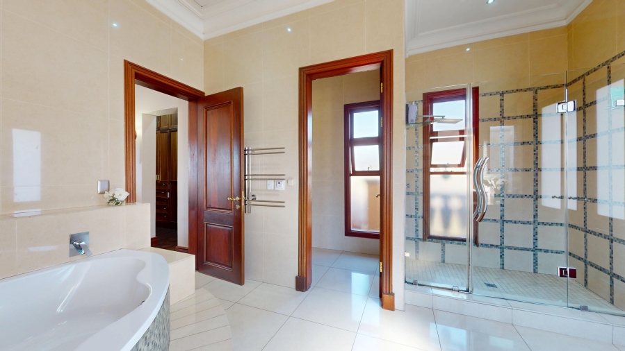 6 Bedroom Property for Sale in Benoni Small Farms Gauteng