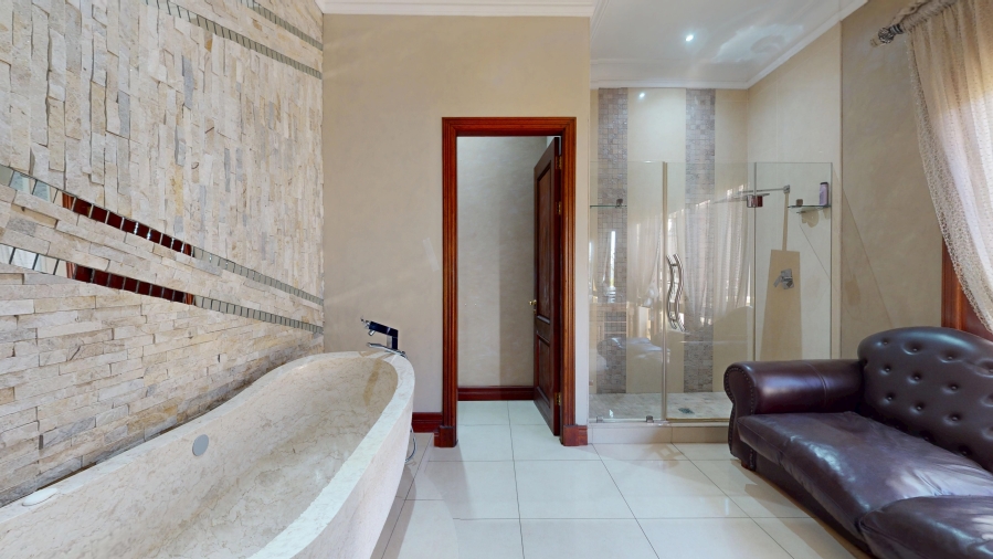 6 Bedroom Property for Sale in Benoni Small Farms Gauteng