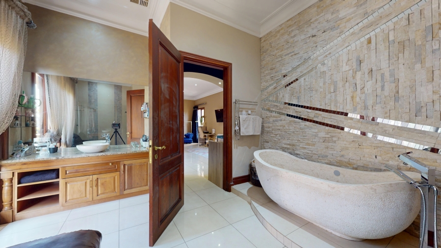 6 Bedroom Property for Sale in Benoni Small Farms Gauteng