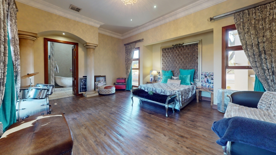 6 Bedroom Property for Sale in Benoni Small Farms Gauteng