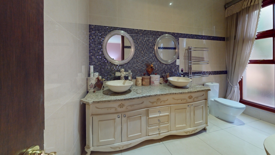 6 Bedroom Property for Sale in Benoni Small Farms Gauteng
