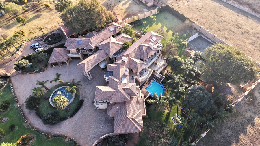 6 Bedroom Property for Sale in Benoni Small Farms Gauteng