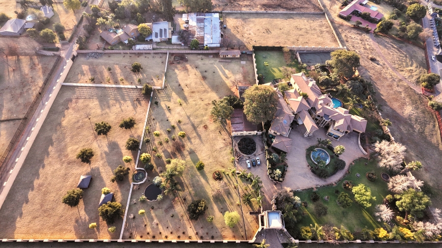 6 Bedroom Property for Sale in Benoni Small Farms Gauteng