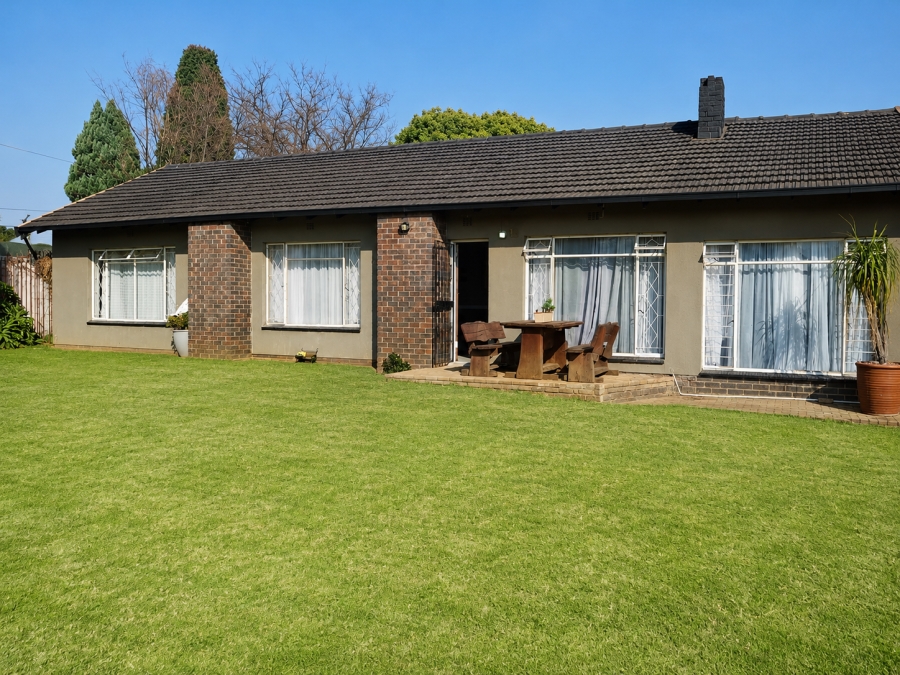 4 Bedroom Property for Sale in Farrarmere Gauteng