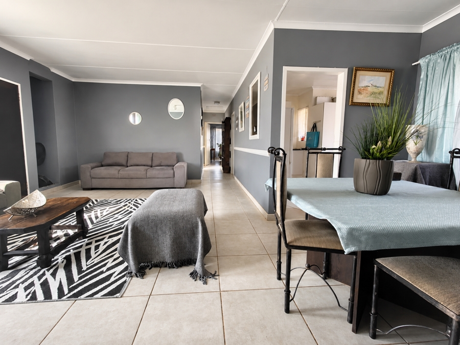 4 Bedroom Property for Sale in Farrarmere Gauteng