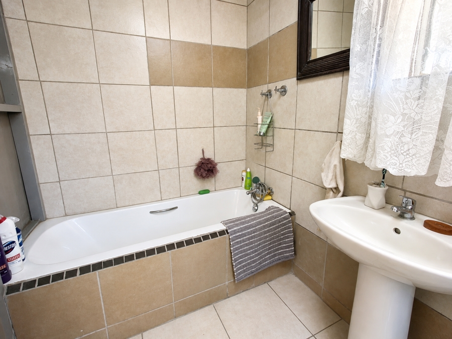 4 Bedroom Property for Sale in Farrarmere Gauteng