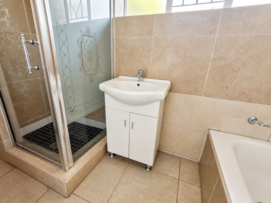 4 Bedroom Property for Sale in Farrarmere Gauteng