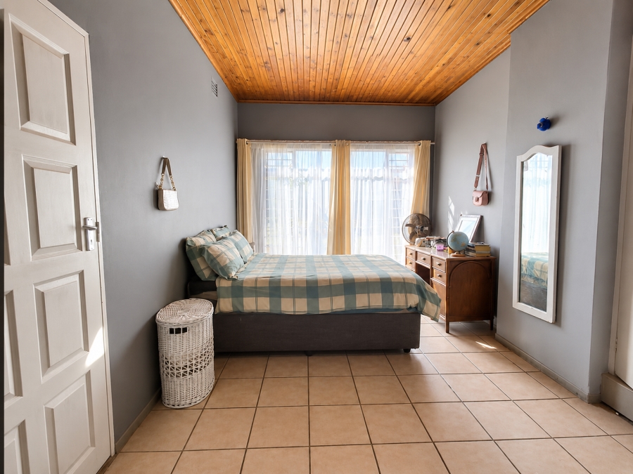 4 Bedroom Property for Sale in Farrarmere Gauteng