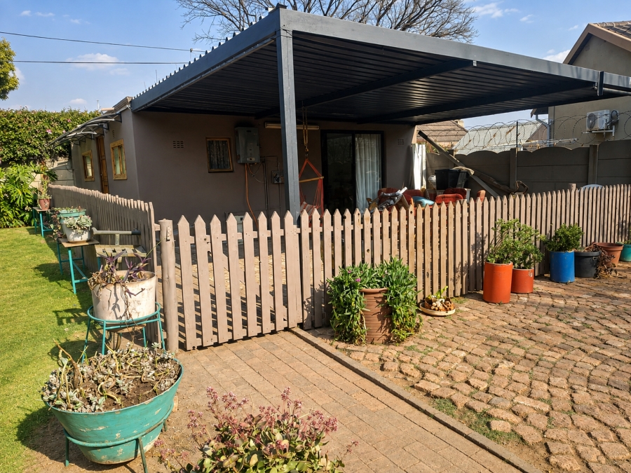 4 Bedroom Property for Sale in Farrarmere Gauteng