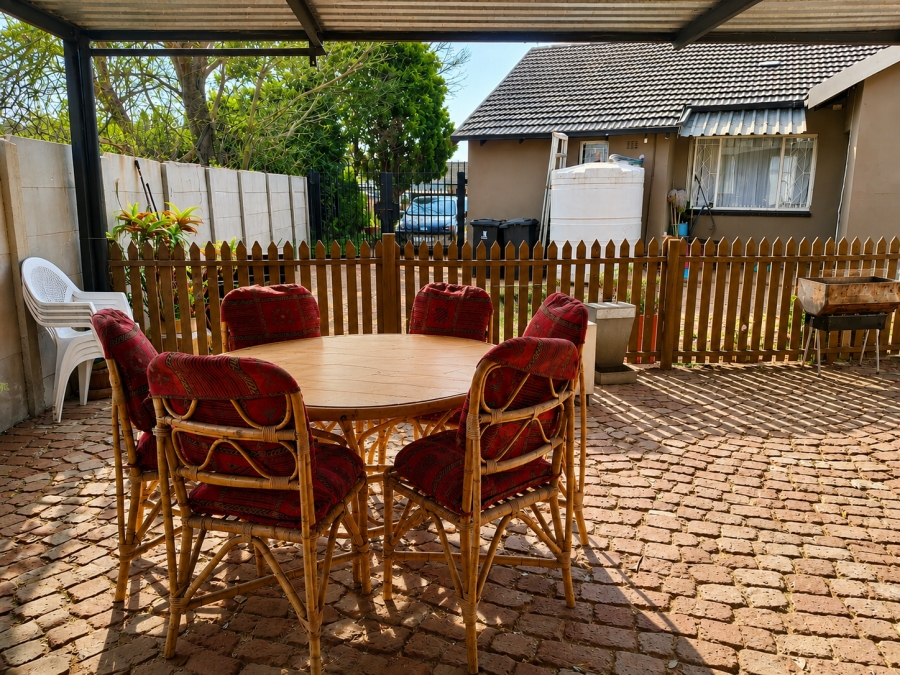 4 Bedroom Property for Sale in Farrarmere Gauteng