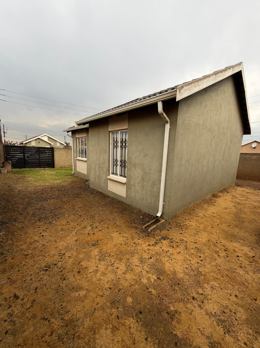 2 Bedroom Property for Sale in Palm Springs Gauteng