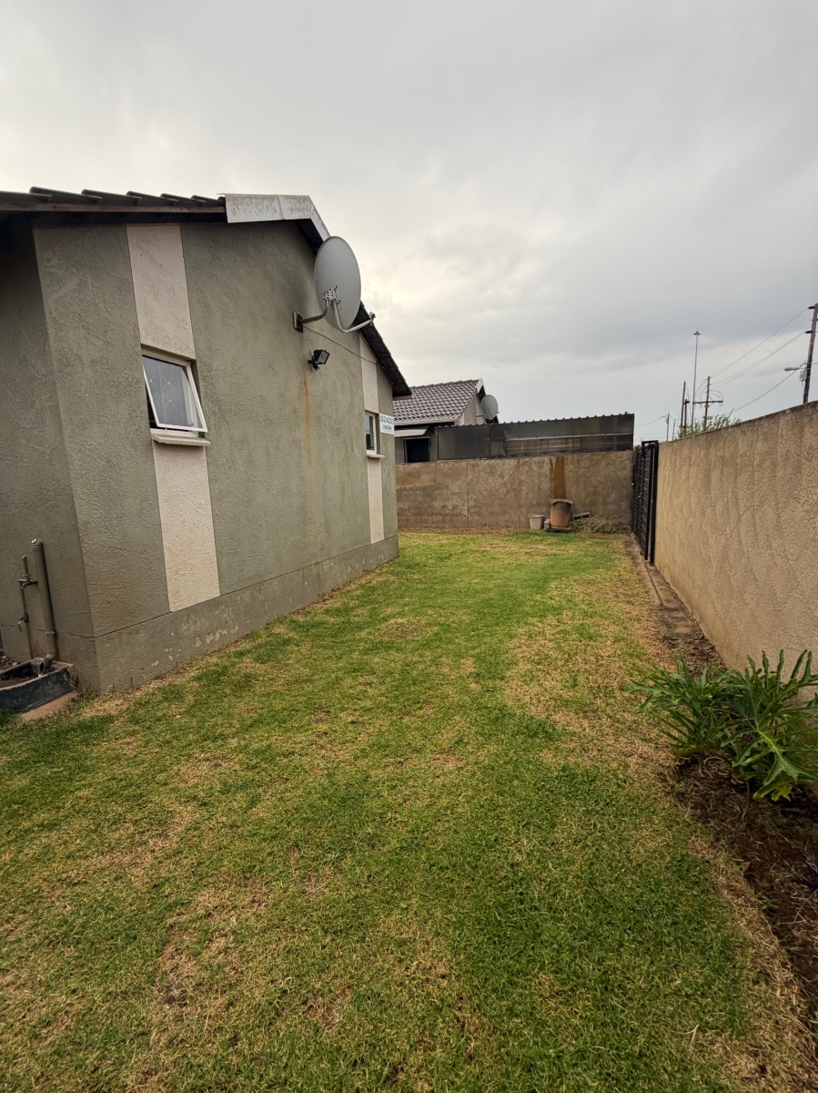 2 Bedroom Property for Sale in Palm Springs Gauteng