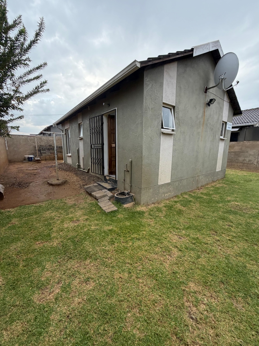 2 Bedroom Property for Sale in Palm Springs Gauteng