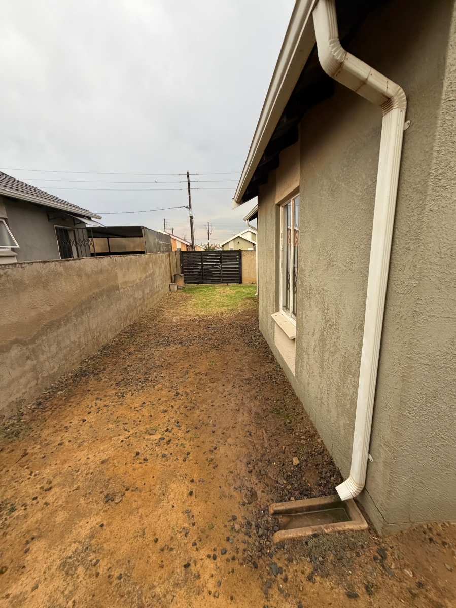 2 Bedroom Property for Sale in Palm Springs Gauteng