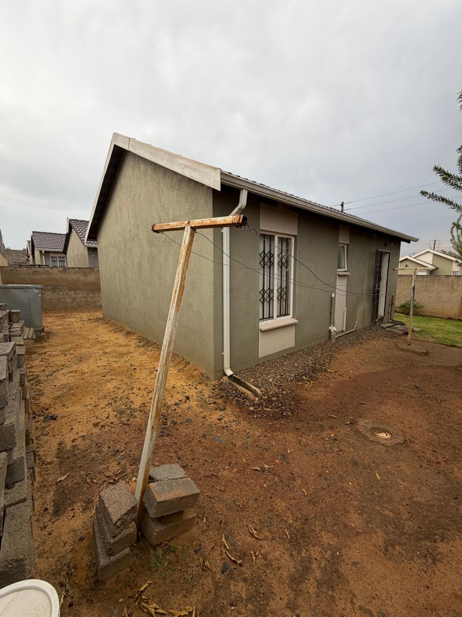 2 Bedroom Property for Sale in Palm Springs Gauteng