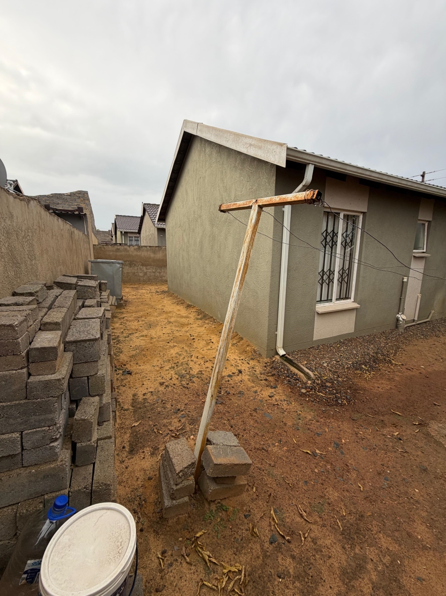 2 Bedroom Property for Sale in Palm Springs Gauteng