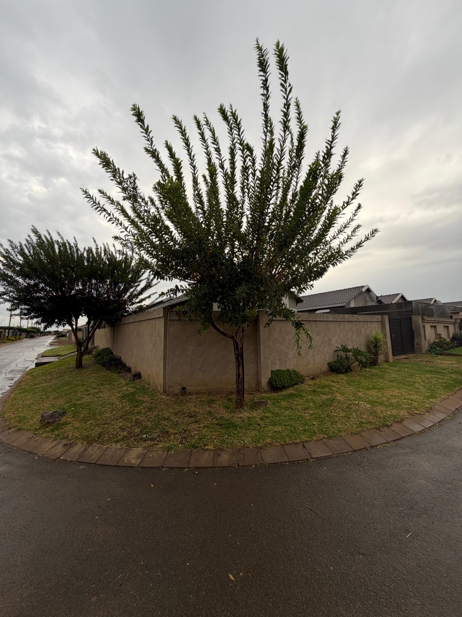 2 Bedroom Property for Sale in Palm Springs Gauteng