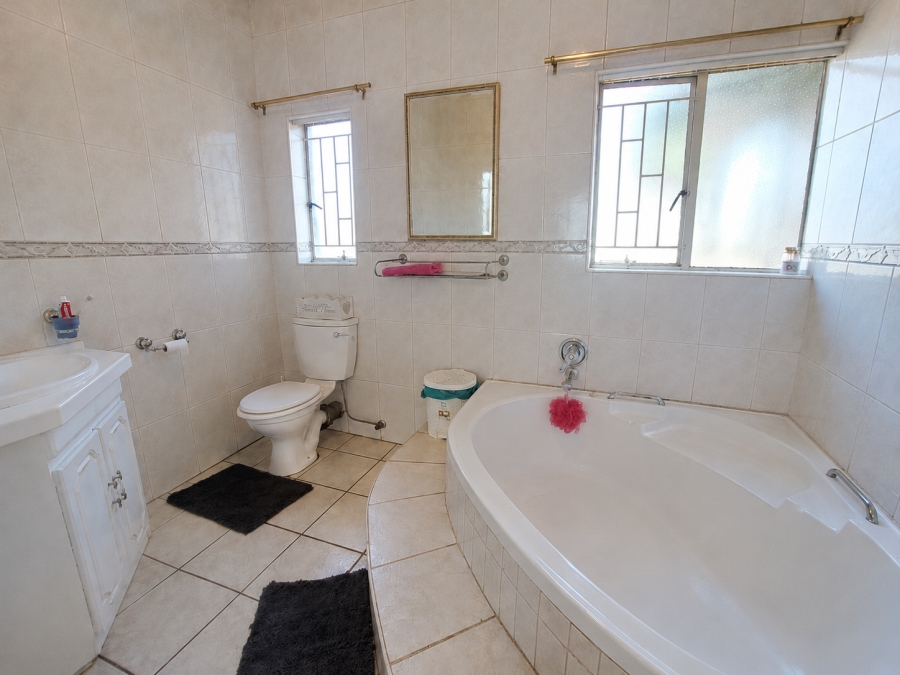 4 Bedroom Property for Sale in Glen Donald A H Gauteng