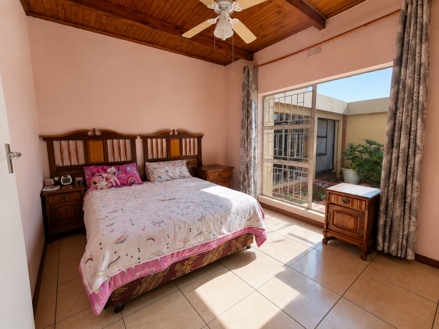 4 Bedroom Property for Sale in Glen Donald A H Gauteng