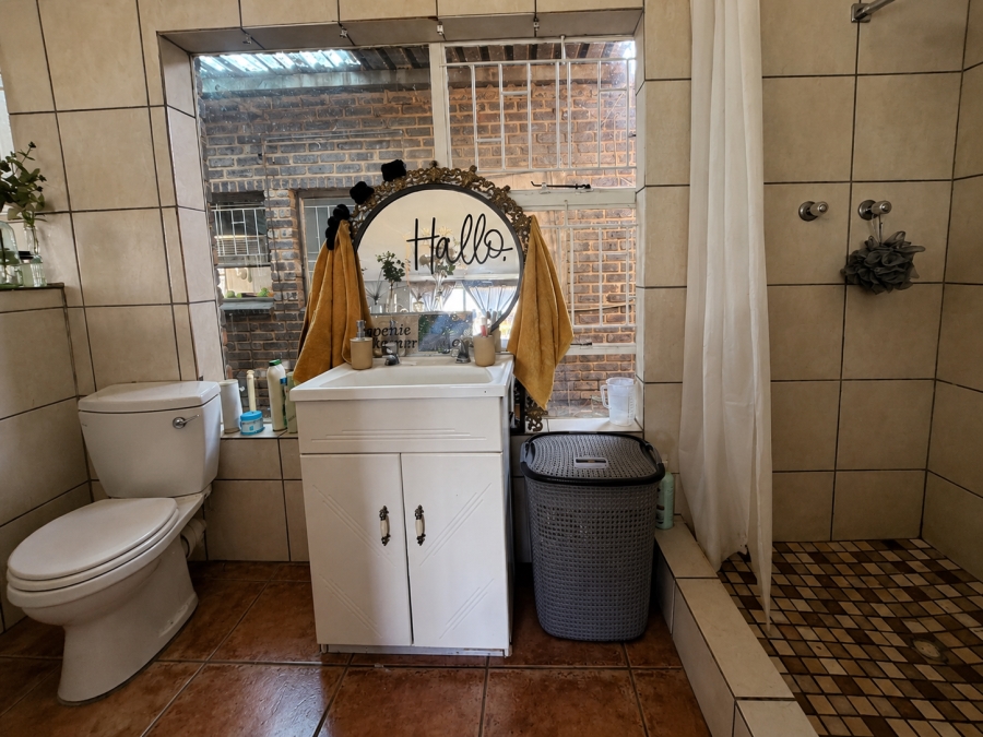 4 Bedroom Property for Sale in Glen Donald A H Gauteng