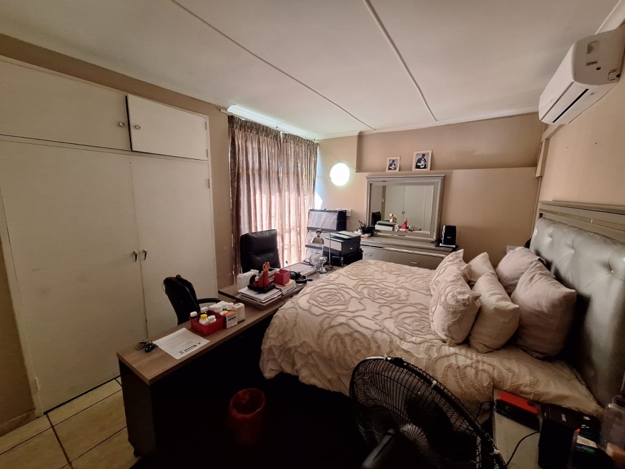 4 Bedroom Property for Sale in Vanderbijlpark SW 5 Gauteng